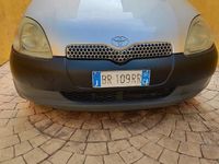 Usata Toyota Yaris 68 CV (50 kW) 2001 Grigio Utilitaria
