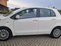 Usata Toyota Yaris 101 CV (74 kW) 2010 Bianco Utilitaria