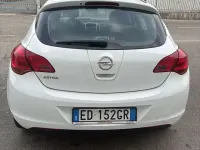 Usata Opel Astra Cosmo 101 CV (74 kW) 2011 Other Berlina