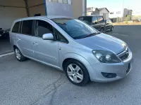 Usata Opel Zafira 140 CV (102 kW) 2010 Argento Monovolume