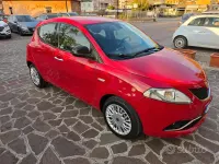 Usata Lancia Ypsilon Silver 69 CV (50 kW) 2017 Rosso Utilitaria