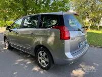 Usata Peugeot 5008 Business-Line 115 CV (84 kW) 2014 Grigio Monovolume