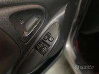 Usata Toyota Yaris 65 CV (47 kW) 2004 Grigio Utilitaria