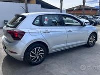 Usata VW Polo Style 95 CV (69 kW) 2023 Grigio Utilitaria