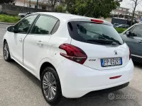 Usata Peugeot 208 Allure 75 CV (55 kW) 2018 Bianco Utilitaria