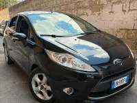 Usado Ford Fiesta Titanium 69 HP (50 kW) 2013 Cinzento Citadino