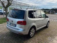 Begagnad VW Touran Comfortline 105 HK (77 kW) 2015 Grå Minibuss