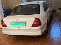 Usata Mercedes C180 120 CV (88 kW) 1993 Bianco Berlina