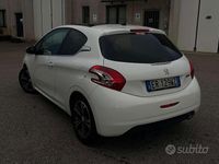 Usata Peugeot 208 Allure 68 CV (50 kW) 2013 Bianco Utilitaria