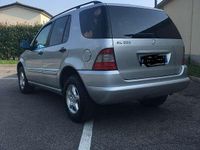 Usata Mercedes ML320 218 CV (160 kW) 1998 Grigio SUV