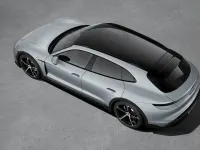 Nuova Porsche Taycan 4S Cross Turismo 439 kW (598 CV) 2026 Argento dolomite metallizzato Berlina