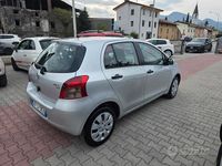 Usata Toyota Yaris 69 CV (50 kW) 2009 Grigio Utilitaria