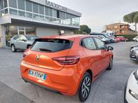 Usata Renault Clio V SE 65 CV (47 kW) 2023 Arancione Berlina