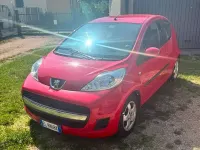 Usata Peugeot 107 Access 68 CV (50 kW) 2011 Rosso Utilitaria