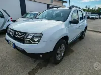 Usata Dacia Duster Lauréate 101 CV (74 kW) 2014 Bianco SUV