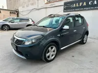 Usata Dacia Sandero Stepway 88 CV (64 kW) 2012 Grigio Berlina