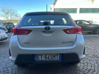 Usata Toyota Auris Hybrid Lounge 99 CV (72 kW) 2013 Bianco Berlina
