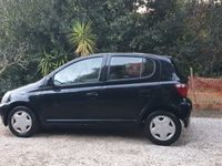 Usata Toyota Yaris 68 CV (50 kW) 2001 Nero Utilitaria