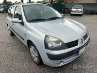 Usata Renault Clio Expression 97 CV (71 kW) 2001 Grigio Berlina