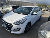 Usata Hyundai i30 Comfort 110 CV (80 kW) 2015 Beige Berlina