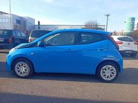 Usata Toyota Aygo Connect Style 72 CV (52 kW) 2020 Blu Utilitaria