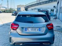 Usata Mercedes A180 109 CV (80 kW) 2017 Marrone Berlina