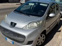 Usata Peugeot 107 68 CV (50 kW) 2010 Grigio Utilitaria
