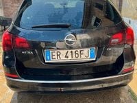 Usata Opel Astra 130 CV (95 kW) 2012 Nero Station wagon