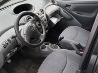Usata Toyota Yaris Luna 86 CV (63 kW) 2001 Nero Utilitaria