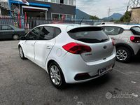 Begagnad Kia Ceed 110 HK (80 kW) 2013 Vit Halvkombi