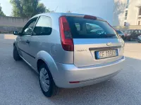 Usata Ford Fiesta 68 CV (50 kW) 2004 Argento Utilitaria