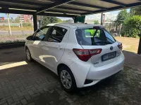 Usata Toyota Yaris Hybrid Business Edition 73 CV (53 kW) 2018 Bianco Berlina