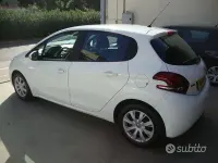 Usata Peugeot 208 Active 75 CV (55 kW) 2016 Bianco Utilitaria