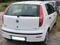 Usata Fiat Punto Dynamic 69 CV (50 kW) 2004 Bianco Utilitaria