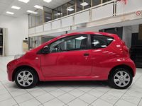 Usata Peugeot 107 68 CV (50 kW) 2010 Rosso Utilitaria
