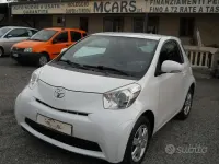Usata Toyota iQ 90 CV (66 kW) 2011 Bianco Utilitaria