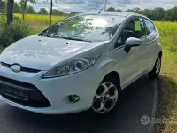 Usata Ford Fiesta 82 CV (60 kW) 2009 Bianco Berlina