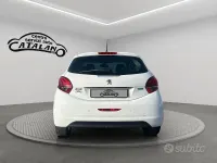 Usata Peugeot 208 Allure 75 CV (55 kW) 2016 Bianco Utilitaria