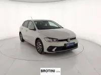 Usata VW Polo Life 95 CV (69 kW) 2023 Grigio metallizzato Utilitaria