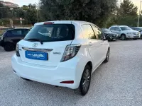 Usata Toyota Yaris Lounge 90 CV (66 kW) 2014 Bianco Utilitaria