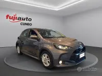 Usata Toyota Yaris Business Edition 116 CV (85 kW) 2021 Grigio Utilitaria