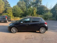 Usata Peugeot 208 82 CV (60 kW) 2019 Nero Utilitaria