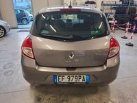 Usata Renault Clio II Dynamique 75 CV (55 kW) 2011 Grigio Berlina