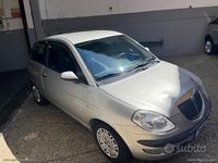 Usata Lancia Ypsilon 80 CV (58 kW) 2004 Argento Utilitaria