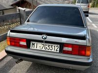 Usata BMW 318 116 CV (85 kW) 1988 Argento Berlina