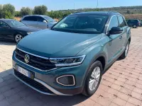 Usata VW T-Roc Life 110 CV (80 kW) 2023 Blu/azzurro SUV