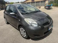 Usata Toyota Yaris Sol 90 CV (66 kW) 2009 Grigio Utilitaria