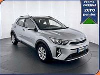 Käytetty Kia Stonic Urban 84 HP (61 kW) 2022 Hopea Katumaasturi