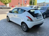 Usata Lancia Ypsilon 69 CV (50 kW) 2015 Bianco Utilitaria
