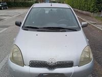Usata Toyota Yaris 75 CV (55 kW) 2002 Grigio Utilitaria